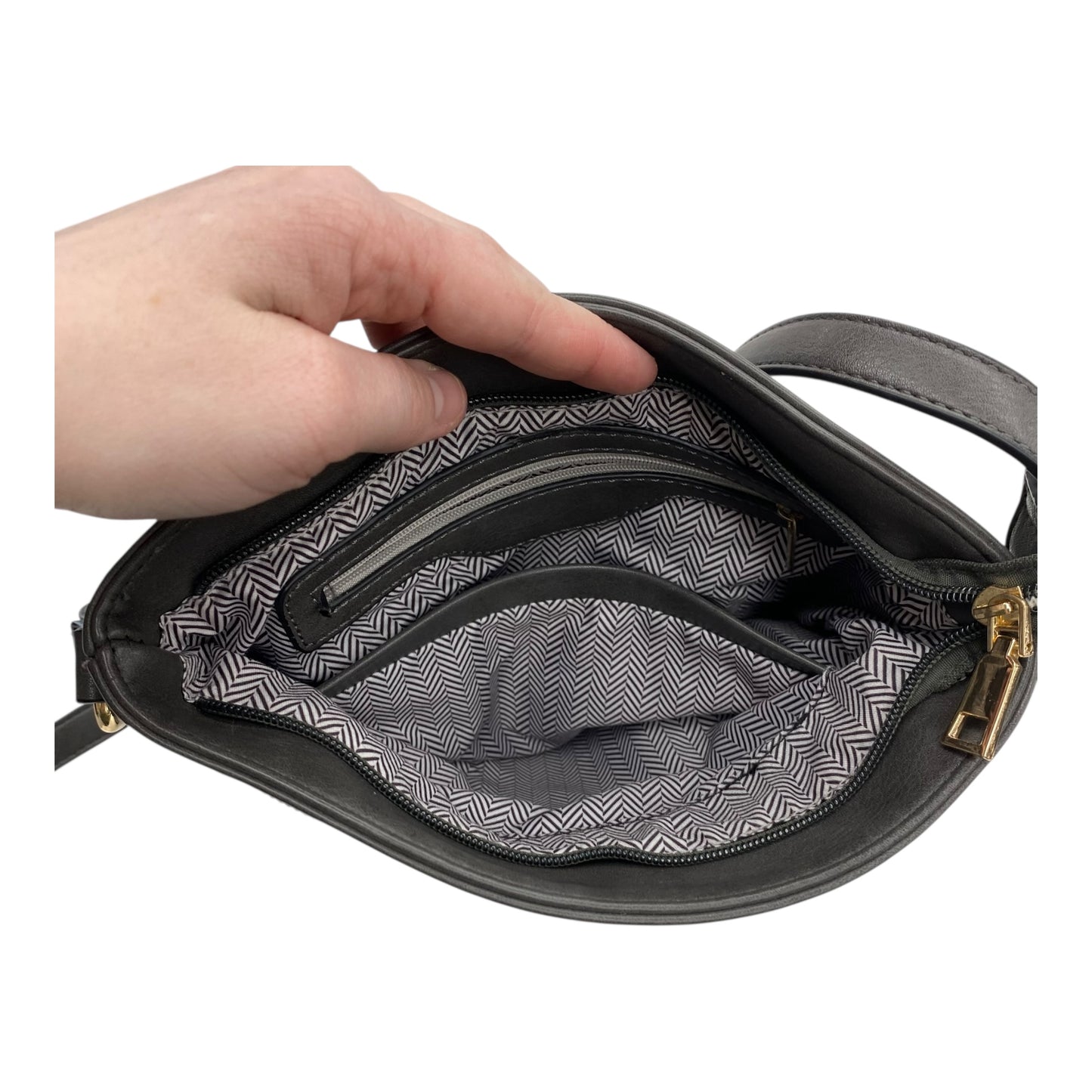 Crossbody By Clothes Mentor In Grey, Size:Medium