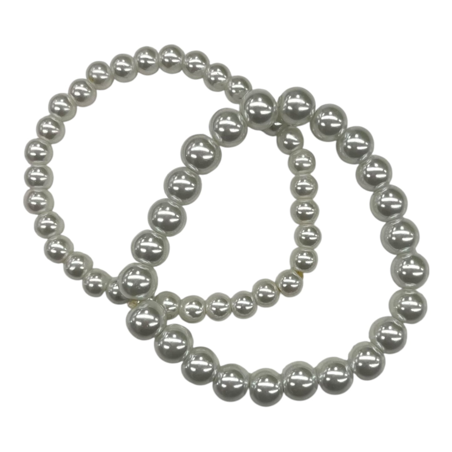 Bracelet Beaded By Clothes Mentor In White, Size:02 Piece Set