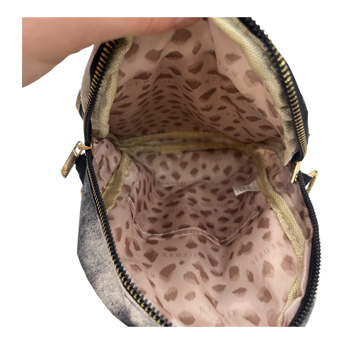 Belt Bag By Clothes Mentor In Black & White, Size:Medium