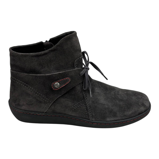 Boots Ankle Flats By Clothes Mentor In Grey, Size:10.5