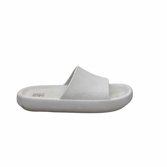 Sandals Flats By No Boundaries In White, Size:7