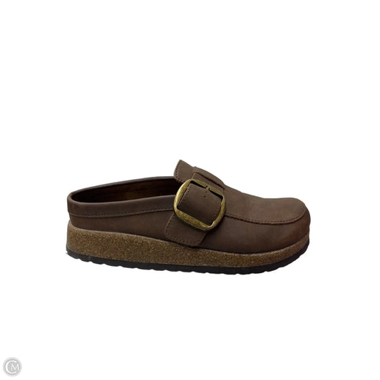 Shoes Flats By Clothes Mentor In Brown, Size: 8