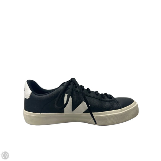 Shoes Sneakers By Veja In Black & White, Size: 8