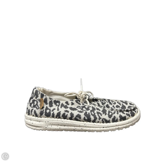 Shoes Flats By Hey Dude In Cream & Grey, Size: 9