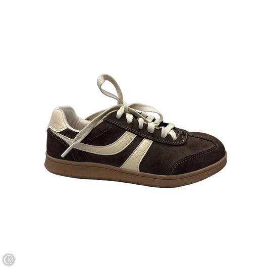 Shoes Sneakers By Cmf In Brown & Cream, Size: 8.5