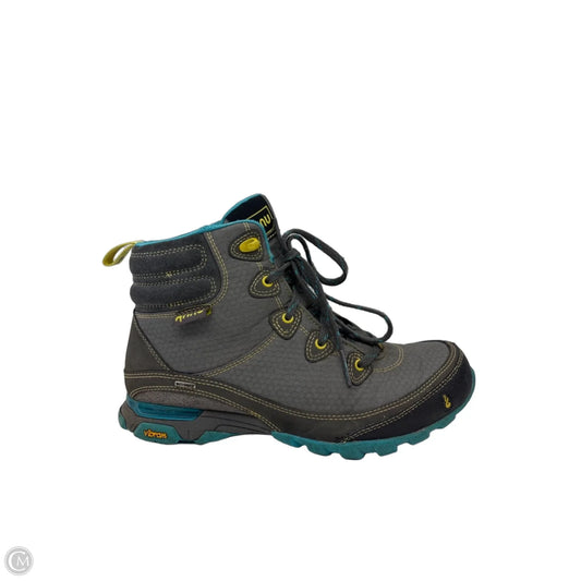Boots Hiking By Clothes Mentor In Grey, Size: 7.5