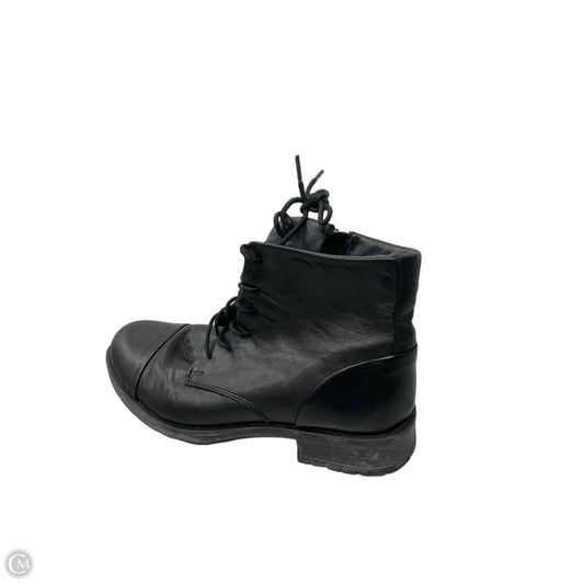 Boots Ankle Flats By Clothes Mentor In Black, Size: 7.5