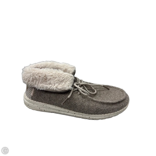Shoes Flats By Hey Dude In Tan, Size: 6