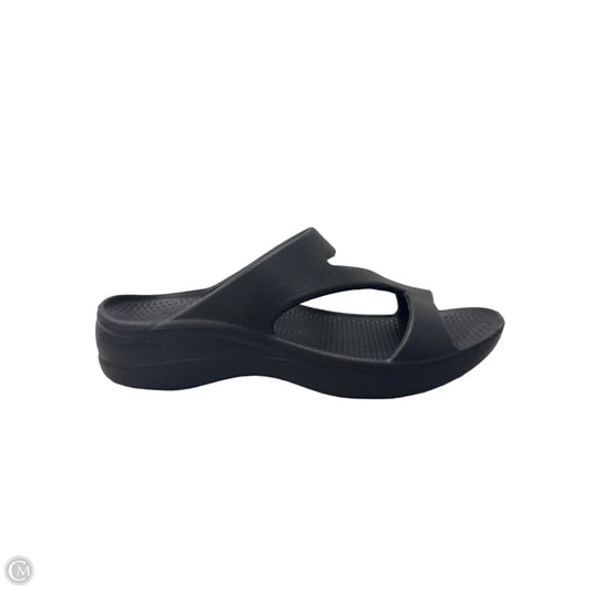 Sandals Flats By Cmc In Black, Size: 8