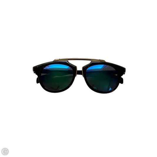 Sunglasses By Clothes Mentor, Size: