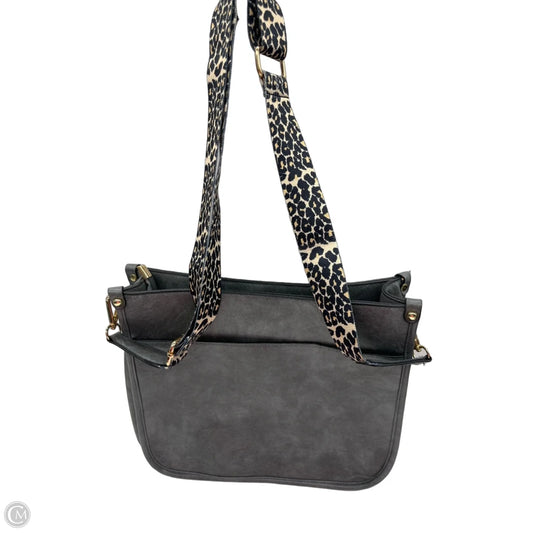 Crossbody By Clothes Mentor, Size: Medium