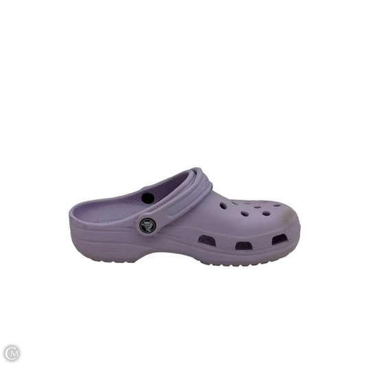 Shoes Flats By Crocs In Purple, Size: 7