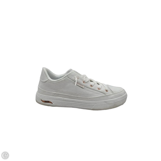 Shoes Sneakers By Skechers In White, Size: 10