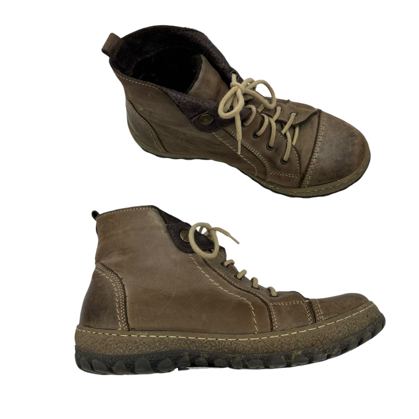 Shoes Hiking By Clothes Mentor In Tan, Size:7.5