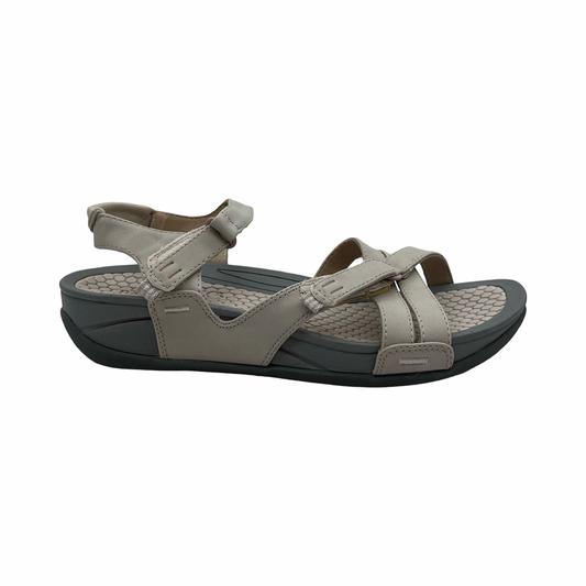 Sandals Flats By Bare Traps In Tan, Size:8
