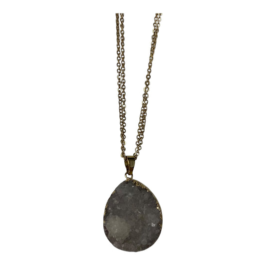 Necklace Pendant By Clothes Mentor In Gold