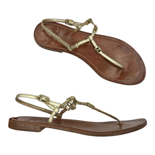 Sandals Flats By Clothes Mentor In Gold, Size:7.5