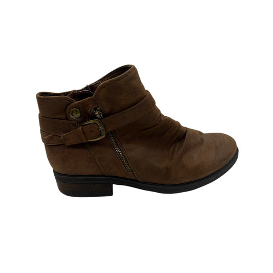 Boots Ankle Flats By Bare Traps In Brown, Size:6