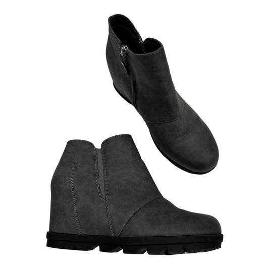 Boots Ankle Heels By Clothes Mentor In Grey, Size:9