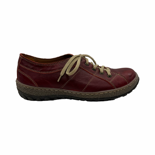 Shoes Sneakers By Clothes Mentor In Red, Size:6.5