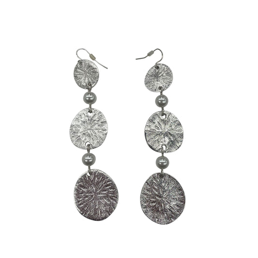 Earrings Dangle/Drop By Clothes Mentor In Silver