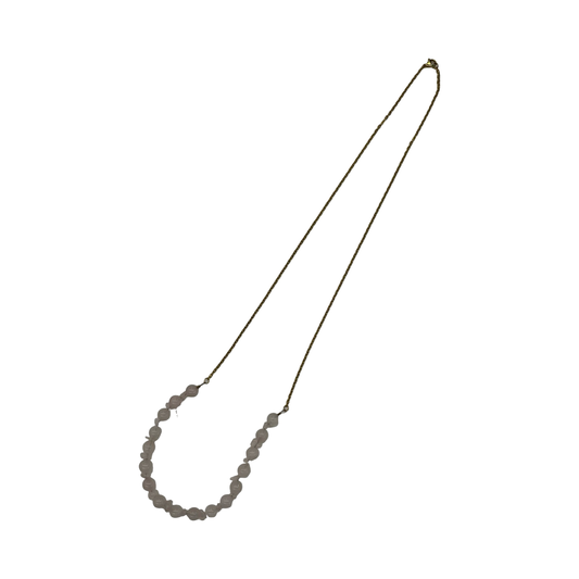 Necklace Chain By Clothes Mentor In Gold & White