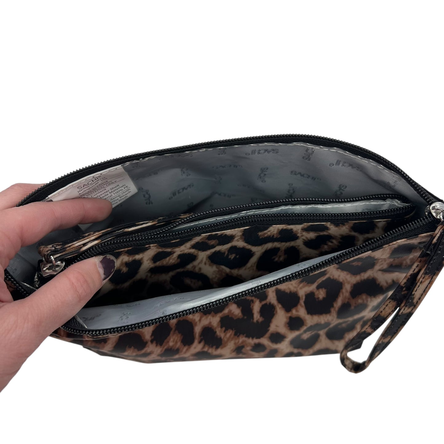 Makeup Bag By Clothes Mentor In Leopard Print, Size:Medium