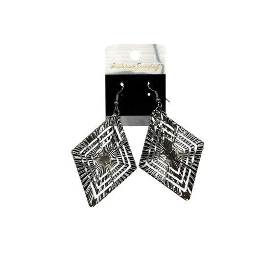 Earrings Dangle/Drop By Clothes Mentor In Silver