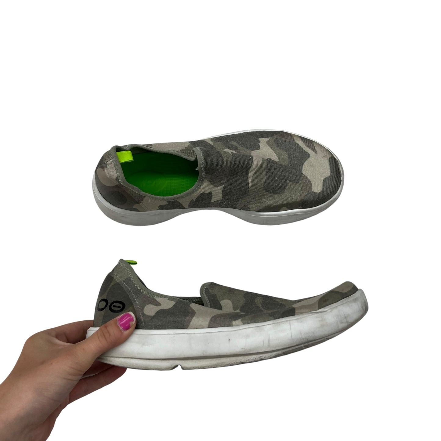 SHOES FLATS By OOFOS In CAMOUFLAGE PRINT, Size:9