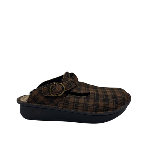 Shoes Flats By Alegria In Brown, Size:9.5