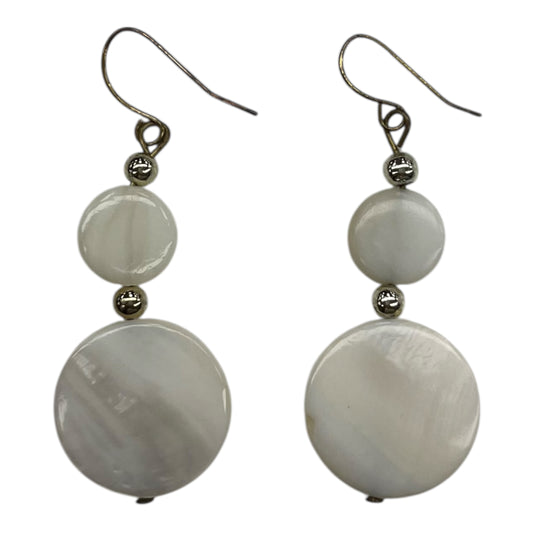 Earrings Dangle/Drop By Clothes Mentor In White
