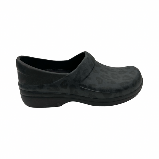 Shoes Flats By Crocs In Grey, Size:10