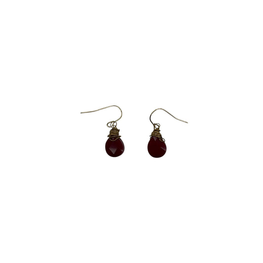 Earrings Dangle/Drop By Clothes Mentor In Red