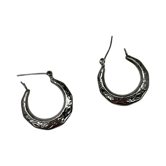 Earrings Hoop By Clothes Mentor In Silver