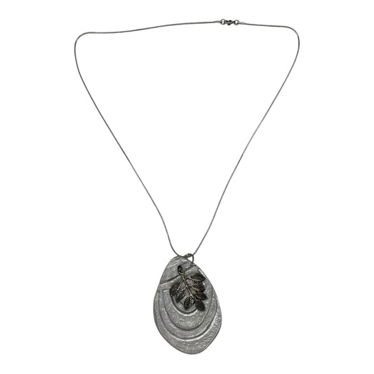 Necklace Pendant By Clothes Mentor In Silver