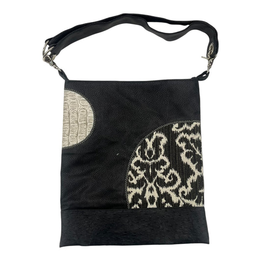 Handbag By Clothes Mentor In Black, Size:Medium