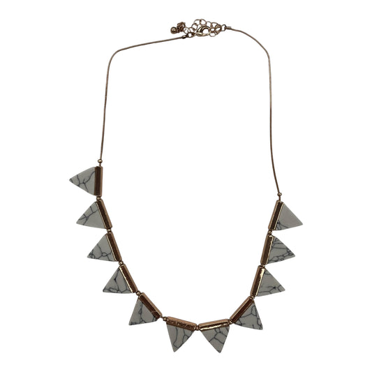 Necklace Statement By Clothes Mentor In Gold & White