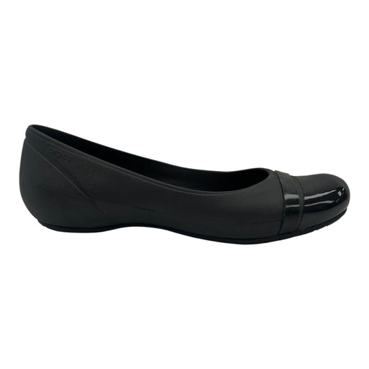 Shoes Flats By Crocs In Black, Size:9