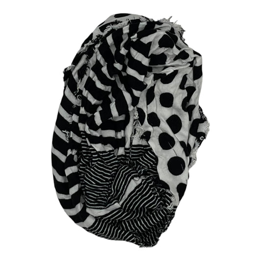 Scarf Infinity By Apt 9 In Black & White