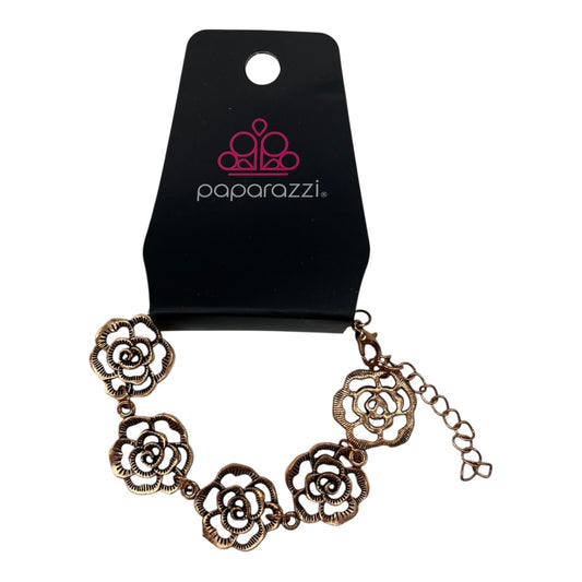 Bracelet Bangle By Paparazzi In Gold