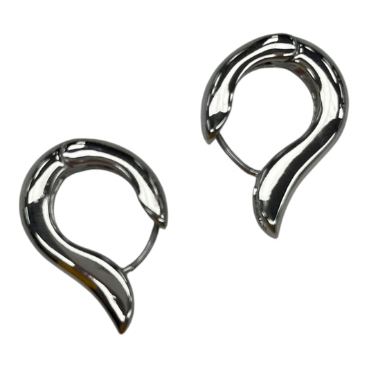 Earrings Hoop By Clothes Mentor In Silver