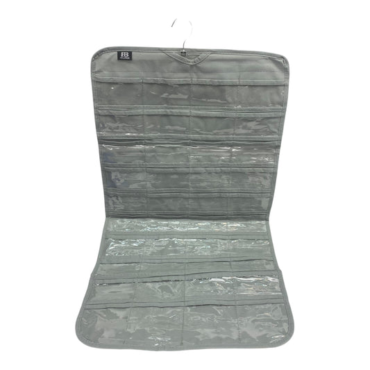 ACCESSORY LABEL by    CLOTHES MENTOR In GREY