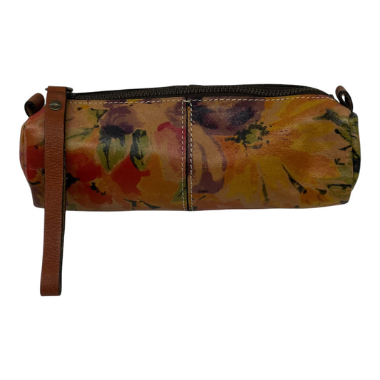 Wristlet Designer By Patricia Nash In Floral Print, Size:Medium