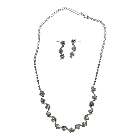 Necklace Set By Clothes Mentor In Silver, Size:02 Piece Set