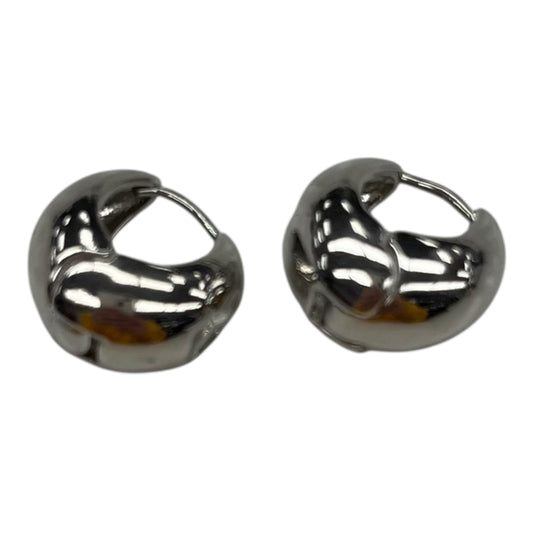 Earrings Hoop By Clothes Mentor In Silver