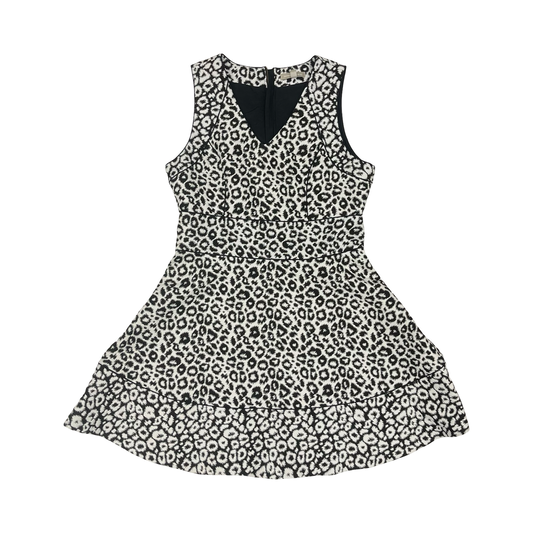 Dress Casual Short By Banana Republic In Black & White, Size:14